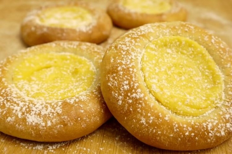 Vatrushkas con crema pastelera