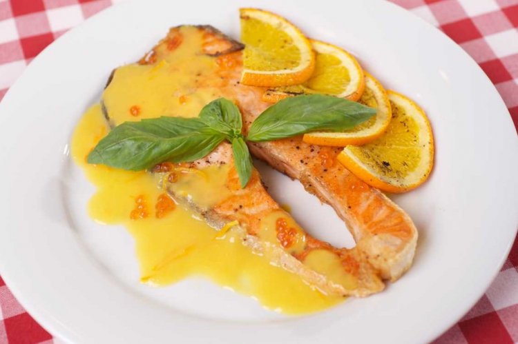 Salmón en salsa cremosa de naranja