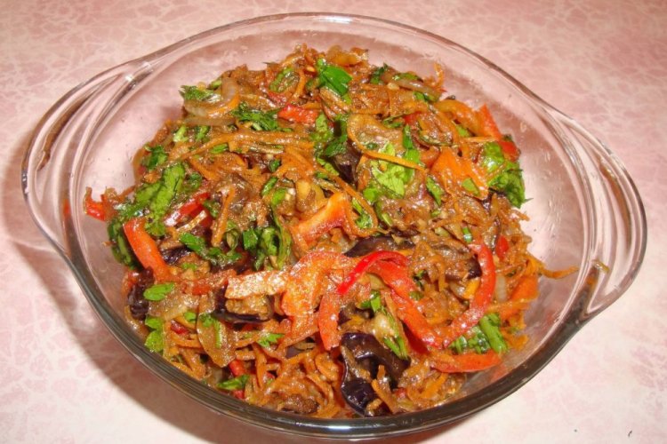 Ensalada tibia de berenjenas, zanahorias y tomates