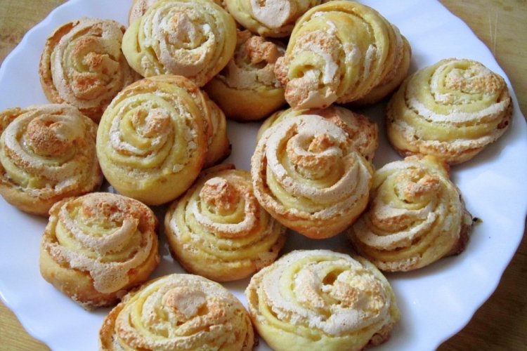 Cottage Cheese Cookies with Meringue