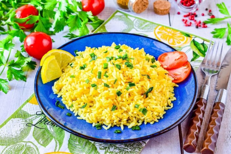 Arroz frito en sartén