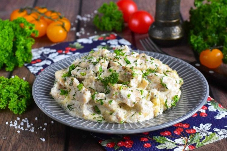 Turkey in Cream Sauce with Cheese in a Skillet