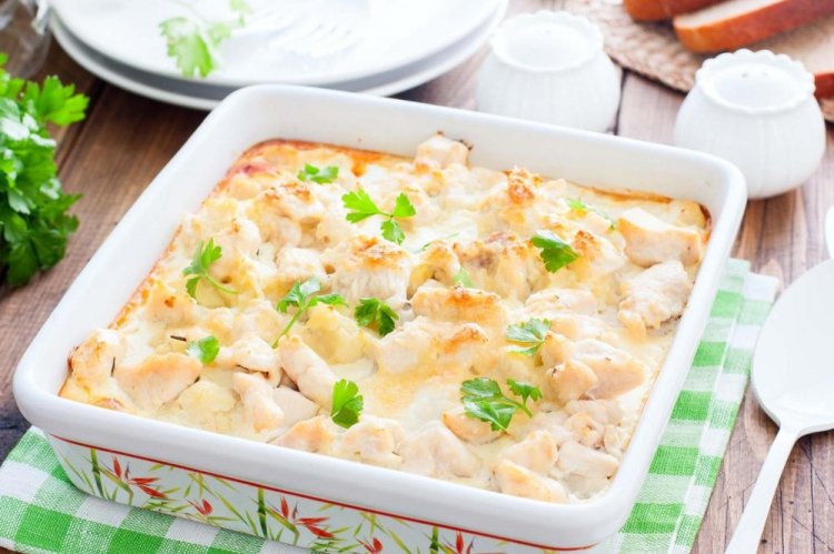 Turkey with Cauliflower in Cream Sauce