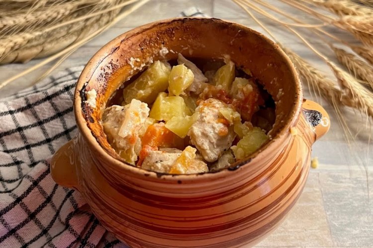 Turkey with Potatoes in Cream Sauce