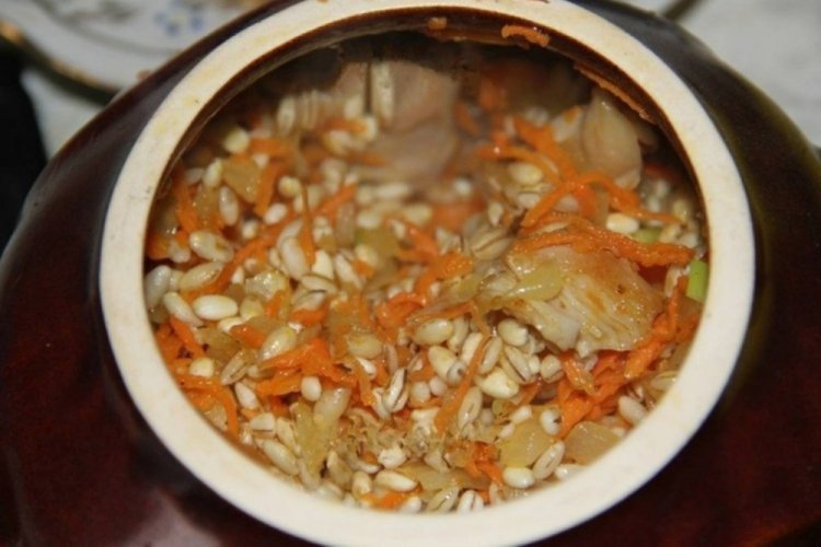 Pearl Barley with Meat in Clay Pots