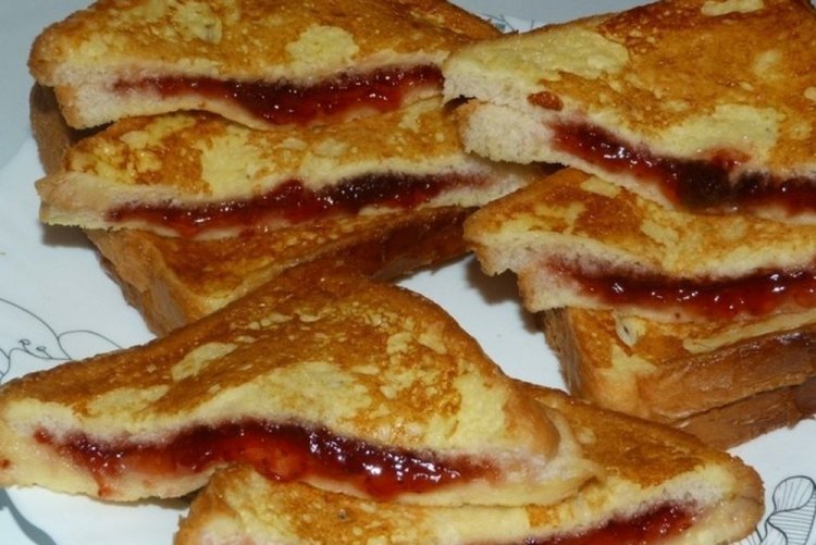 Tostadas dulces con mermelada