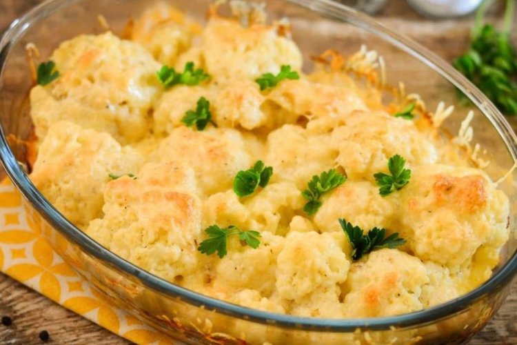 Coliflor con queso al horno