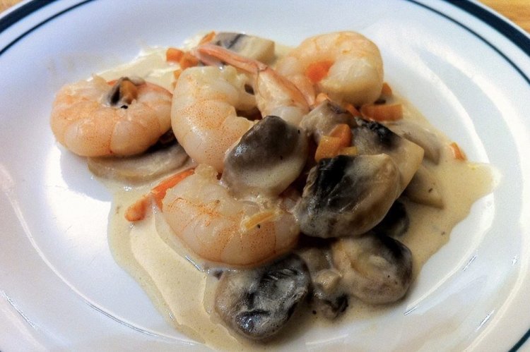 Shrimp with Mushrooms in Cream Sauce