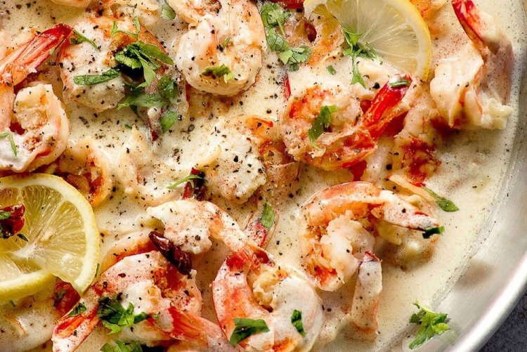 Shrimp in Cream Sauce with Garlic and Parsley