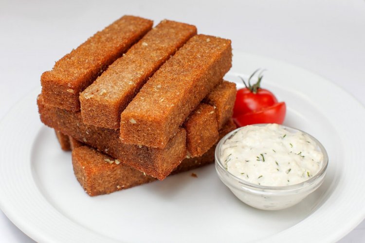 Rye Bread Croutons with Garlic