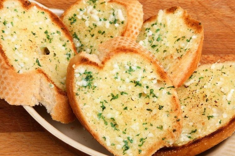 Croutons with Egg and Garlic