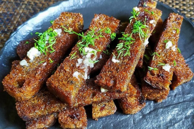 Croutons with Garlic and Herbs