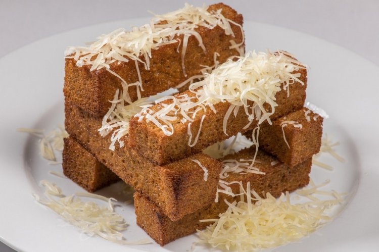 Croutons with Garlic and Cheese
