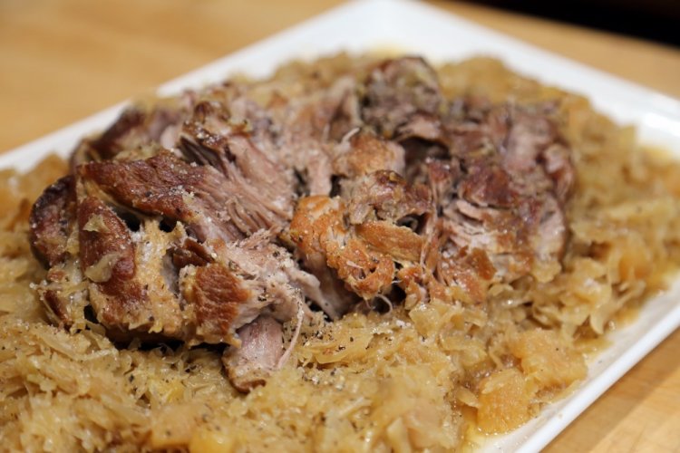 Lomo de cerdo con chucrut al horno