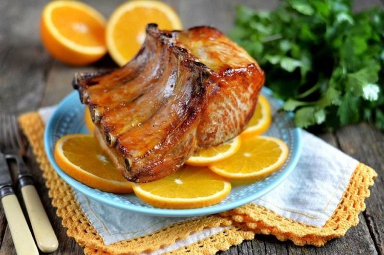 Lomo de cerdo asado en salsa de mandarina