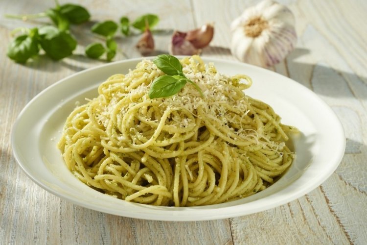 Pasta with Pesto and Cheese