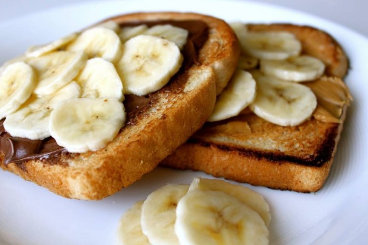 Hot Toasts with Banana and Nutella