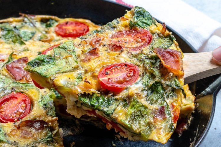 Tortilla de garbanzos con espinacas y champiñones