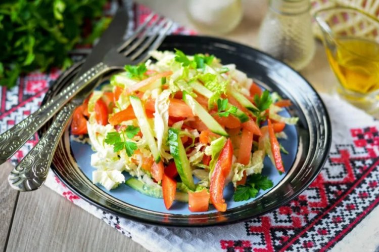 Ensalada de verduras con col china