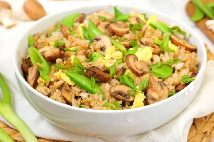 Fried Rice with Egg and Mushrooms