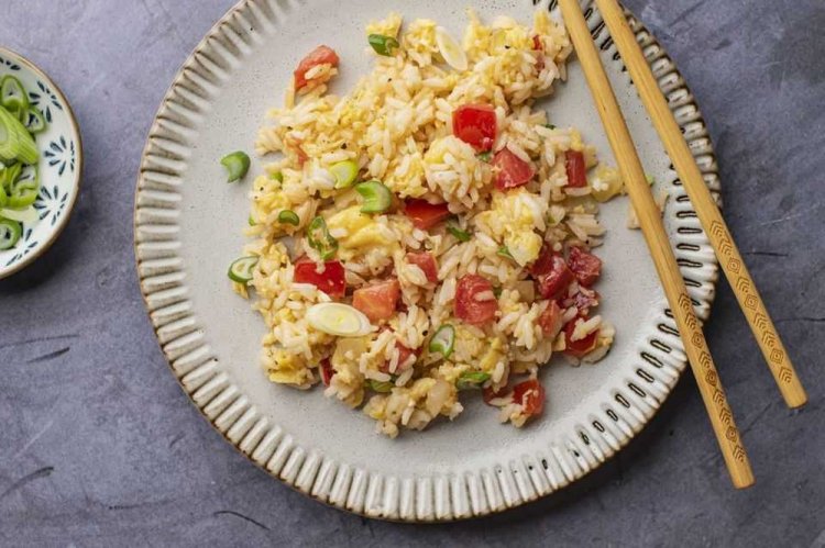Fried Rice with Egg and Tomatoes