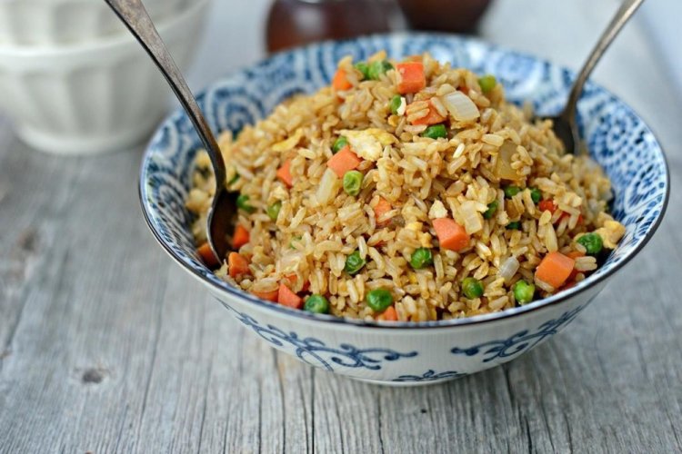 Fried Rice with Egg and Green Peas