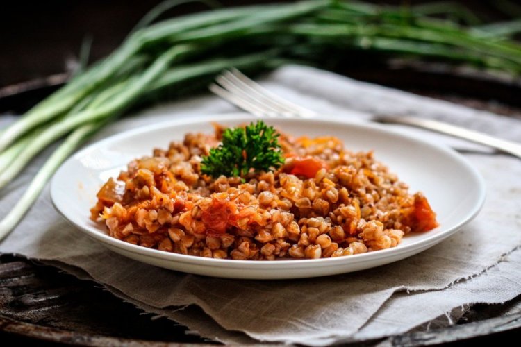 Trigo sarraceno con tomates
