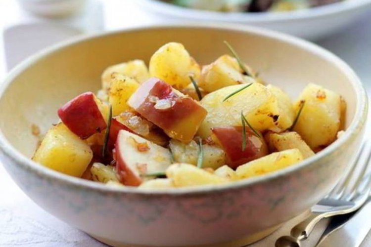 Patatas estofadas con manzanas