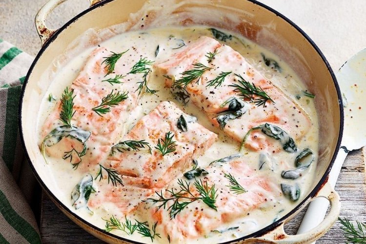 Trucha en salsa de crema en sartén