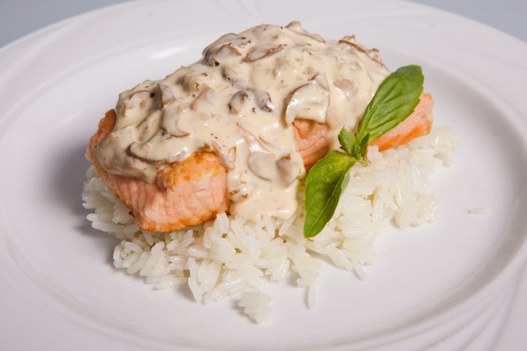 Trucha con champiñones en salsa de crema
