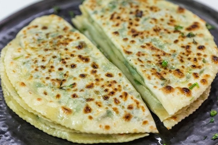 Chudu with Eggs and Green Onions