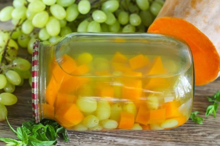 Pumpkin Compote with Grapes