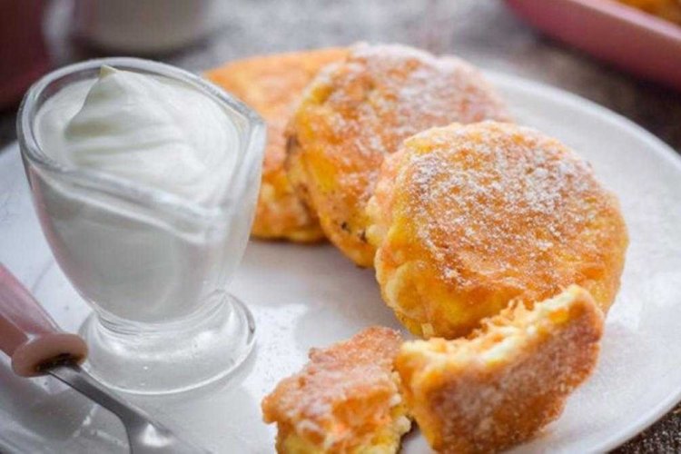 Tortitas de queso fresco con calabaza en sartén