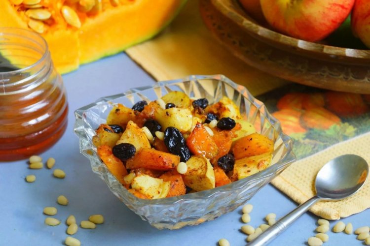 Guarnición dulce de calabaza con manzanas