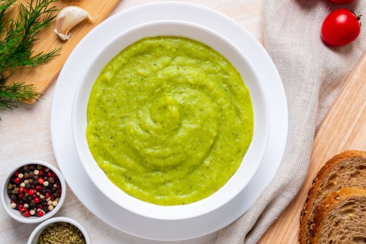 Puré de calabacín y guisantes verdes