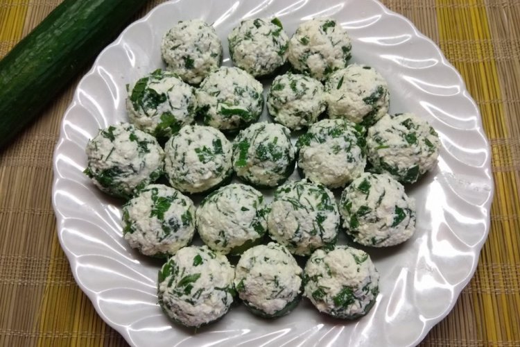 Cottage Cheese Balls with Garlic