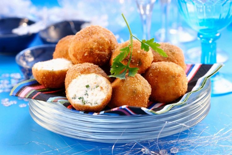 Cottage Cheese Balls with Herbs
