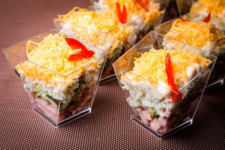 Ensalada cóctel de jamón y queso