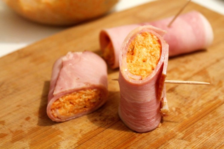 Rollitos de jamón con zanahoria coreana