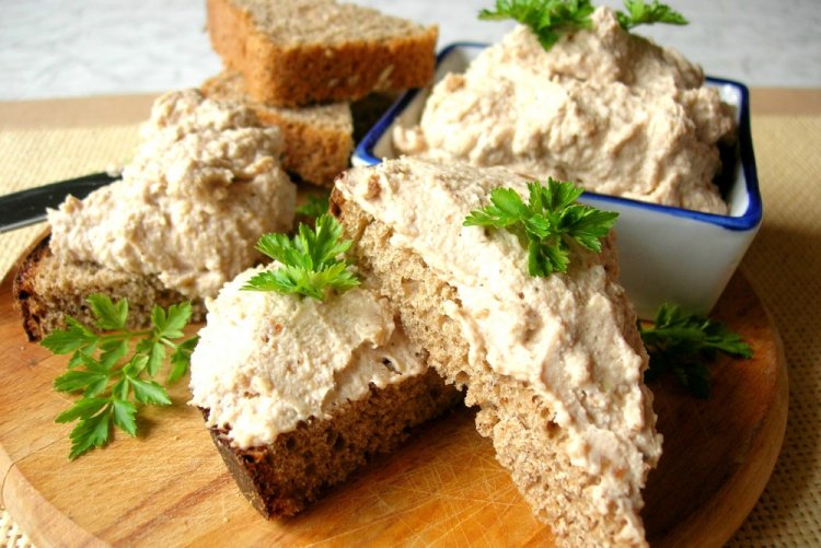 Paté de huevo con cebolla