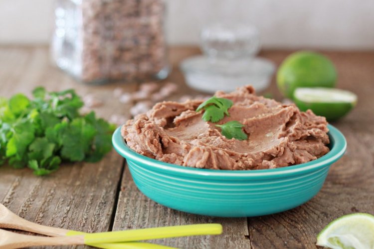 Paté de huevo y frijoles
