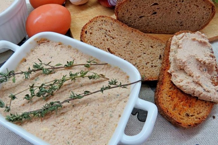 Paté de huevo a la húngara