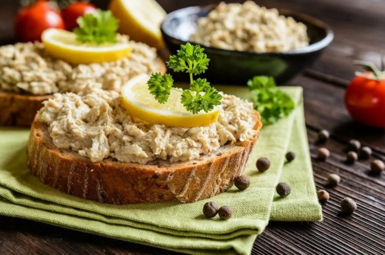 Paté de huevo con espadines