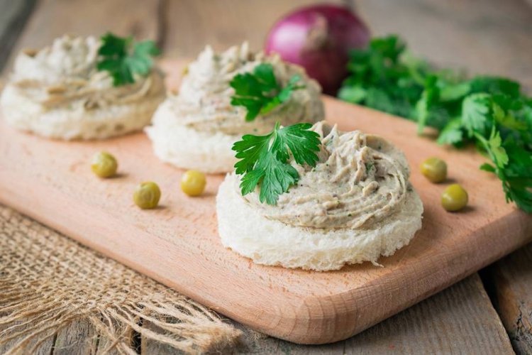 Paté de espadines con queso crema
