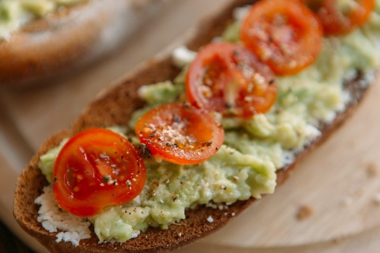 Paté de espadines con aguacate