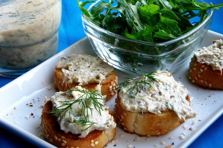 Paté de espadines con nata y coñac