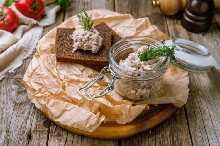 Herring Pâté with Apple and Nuts