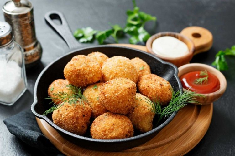 Bolitas de patata rebozadas en frutos secos