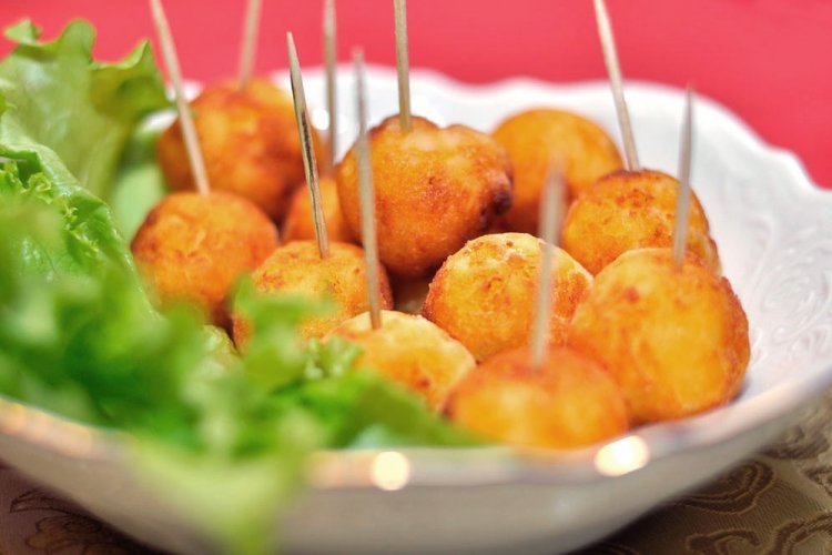 Bolitas de patata con relleno de pescado