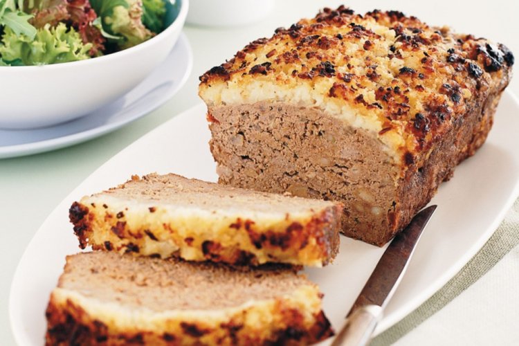 Pastel de carne con ciruelas pasas y nueces